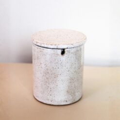 Copo Chá com tampa ceramica artesanal branco Esmo